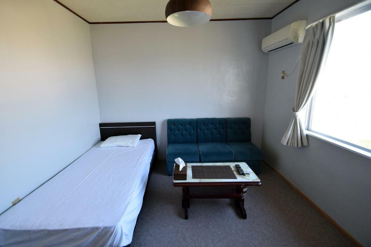 Hotel Henza Uruma Buitenkant foto